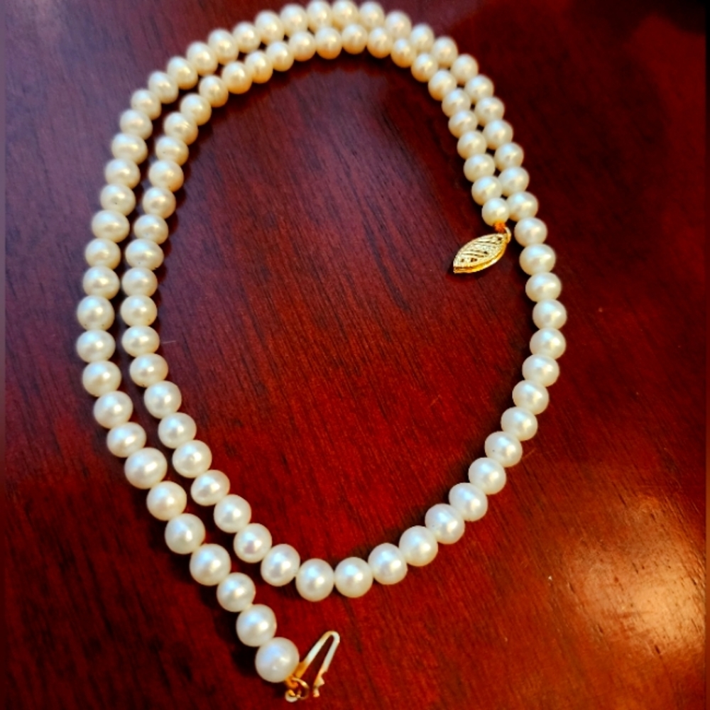 Fresh cultured Pearl necklace